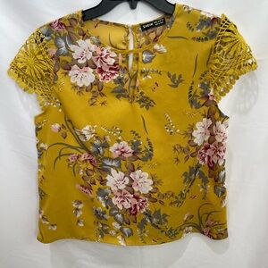 Shein Yellow‎ blouse w/Floral print, short sleeves Size: Medium